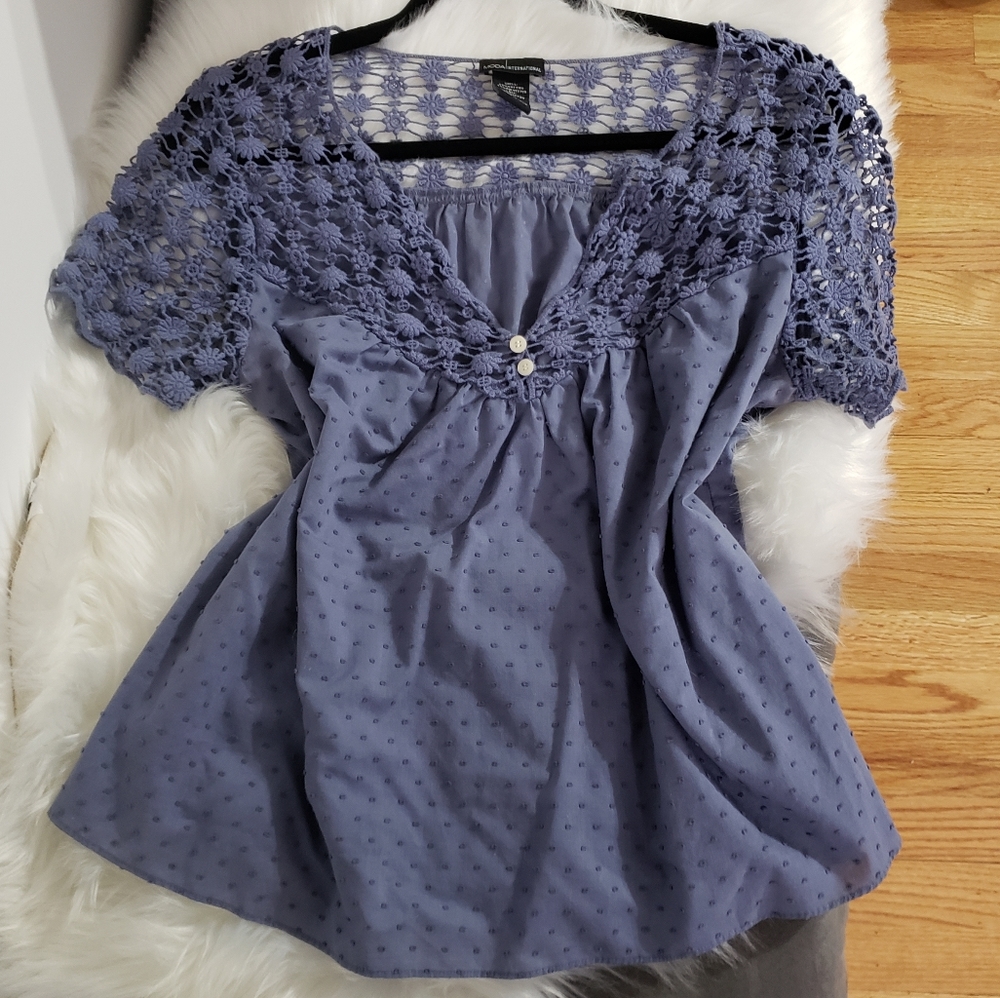 Sweet crochet flower neck raised texture medium